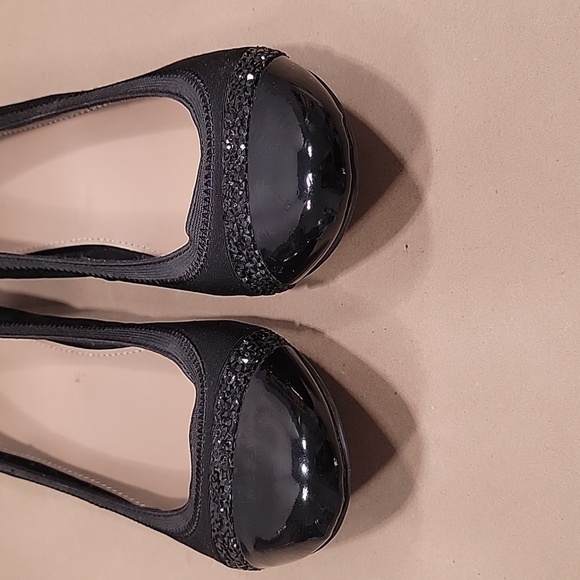 Alfani Jemah Closed Toe Ballet Flats, Black, Size 7.5 - Picture 2 of 8